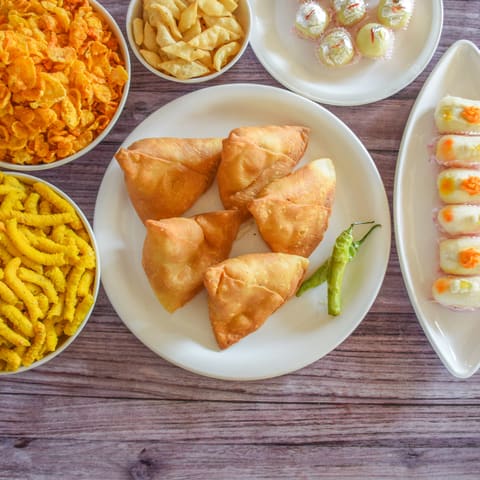 Sri Balaji Sweets & Chats - Logo