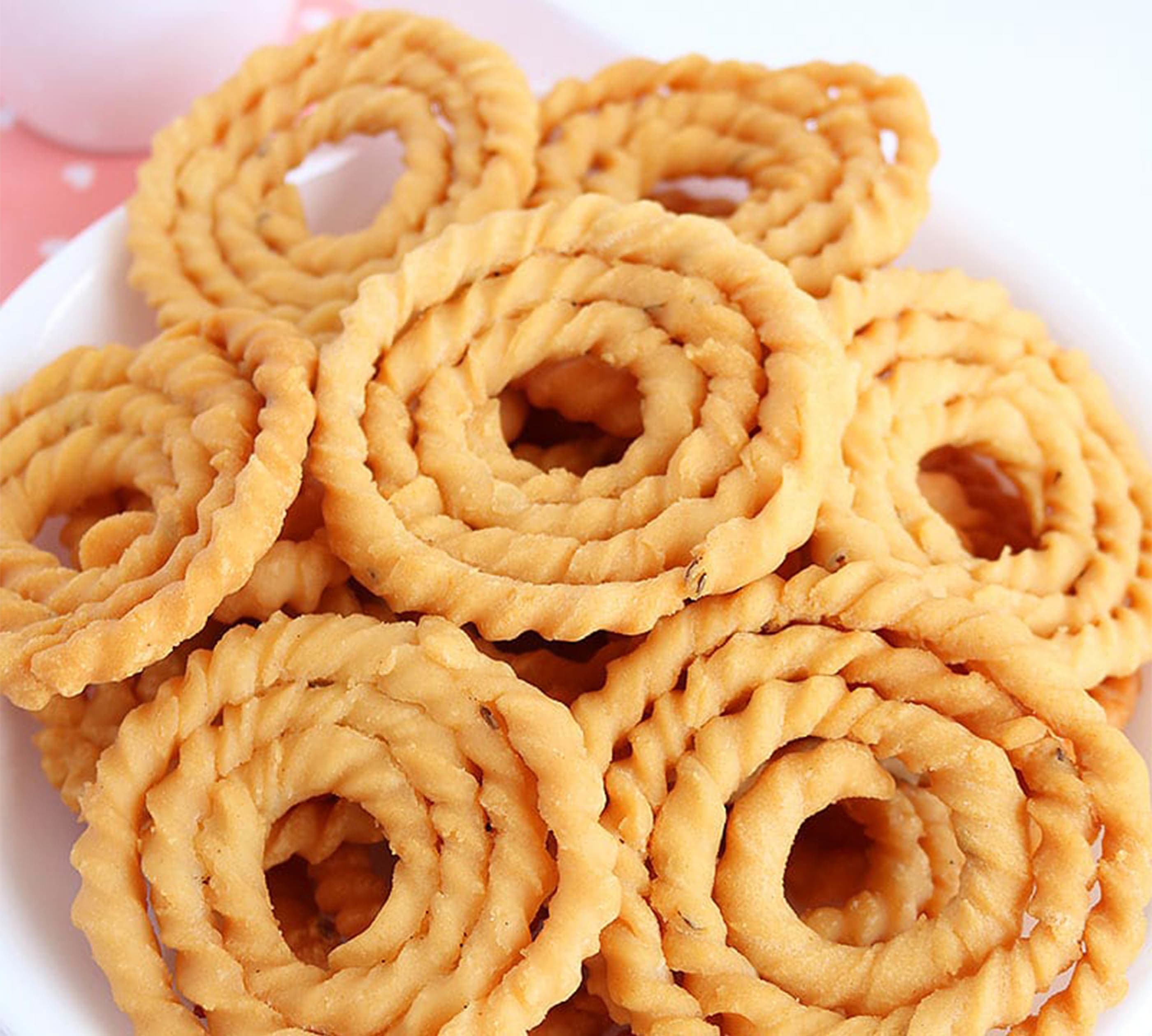 S R M Bakes - Logo