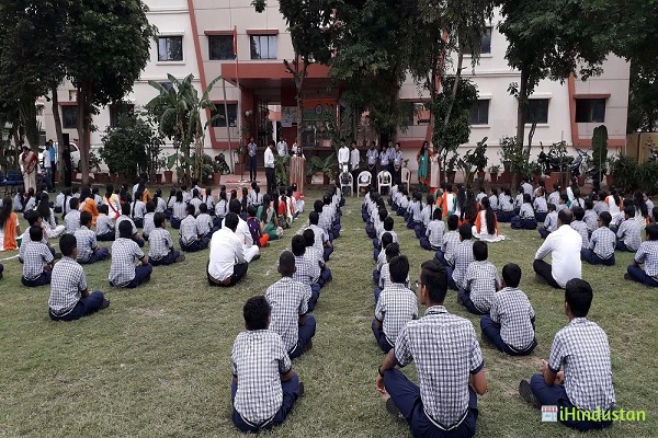 S S Divine School - Logo