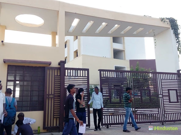 Star Academy School - Logo
