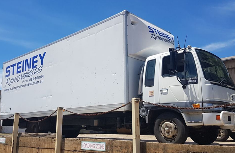 Steiney Removalists - Logo