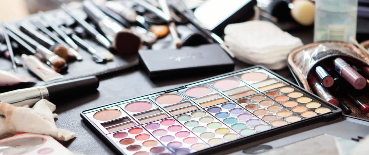 Stephanie J - Makeup Artist - Logo