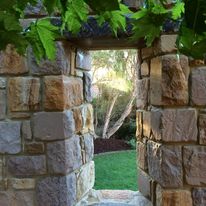 Stonemad Stonemasons - Logo