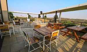 Stone Waters - Kitchen & Lounge - Cover photo