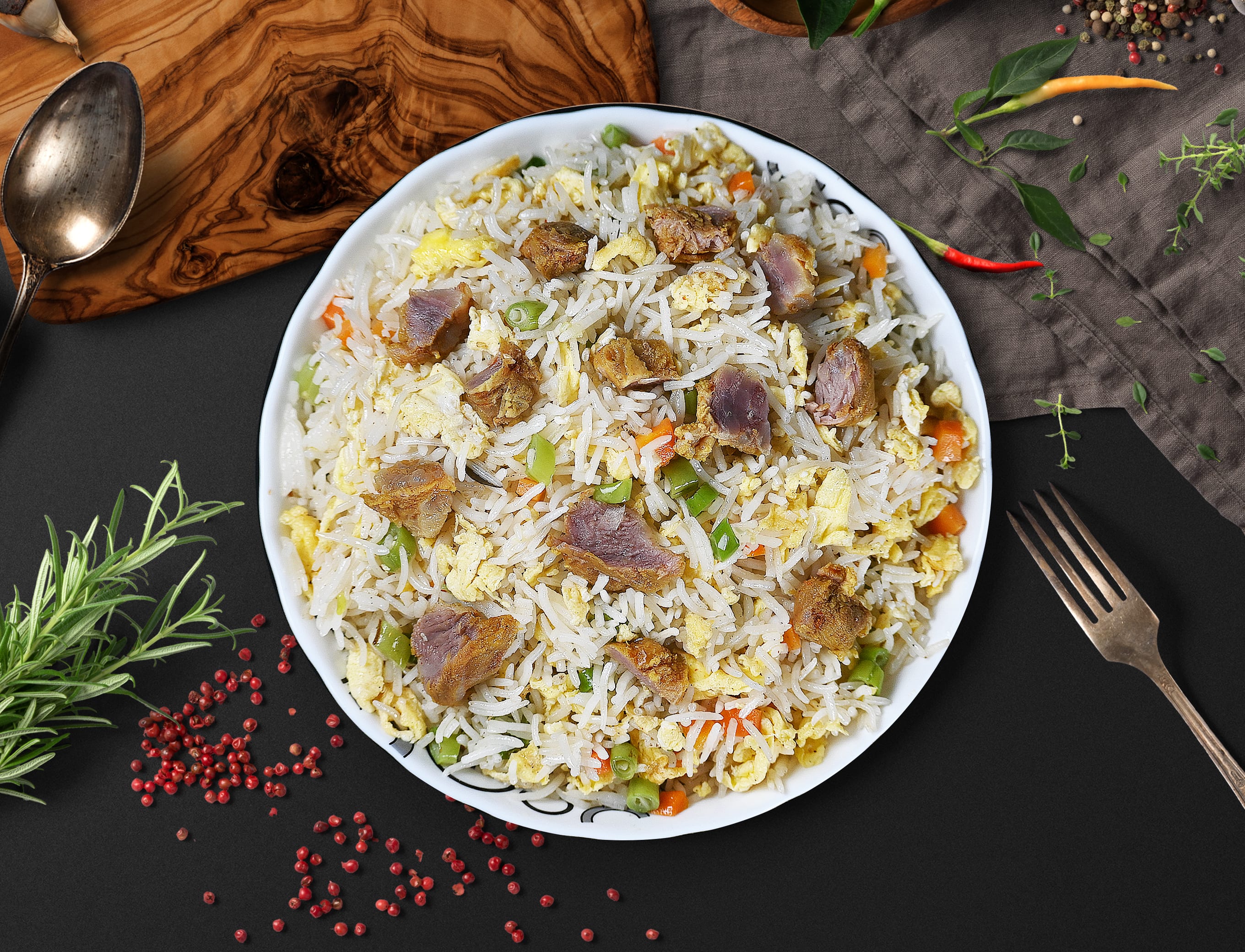 Suggi family restaurant - Logo