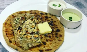 Suki's Paratha - Logo