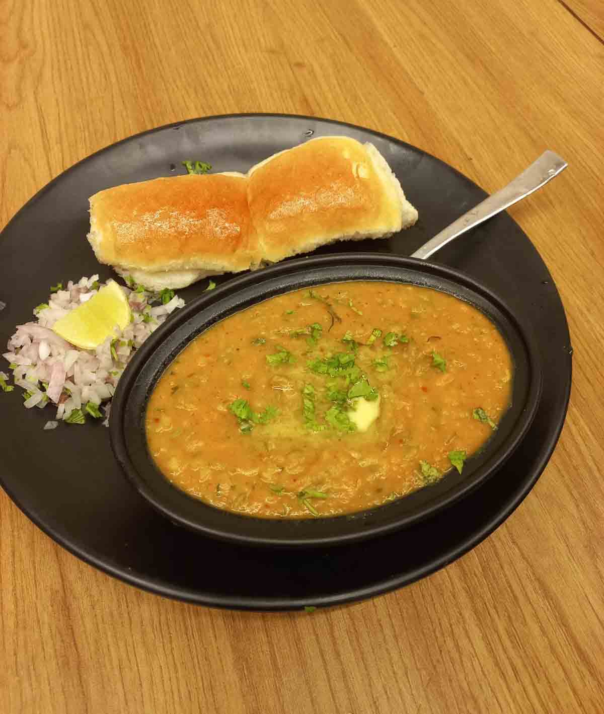 Sumit Pavbhaji And Chaat - Logo