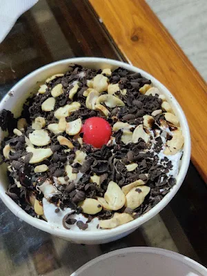 Sundae Everyday Ice Cream - Logo