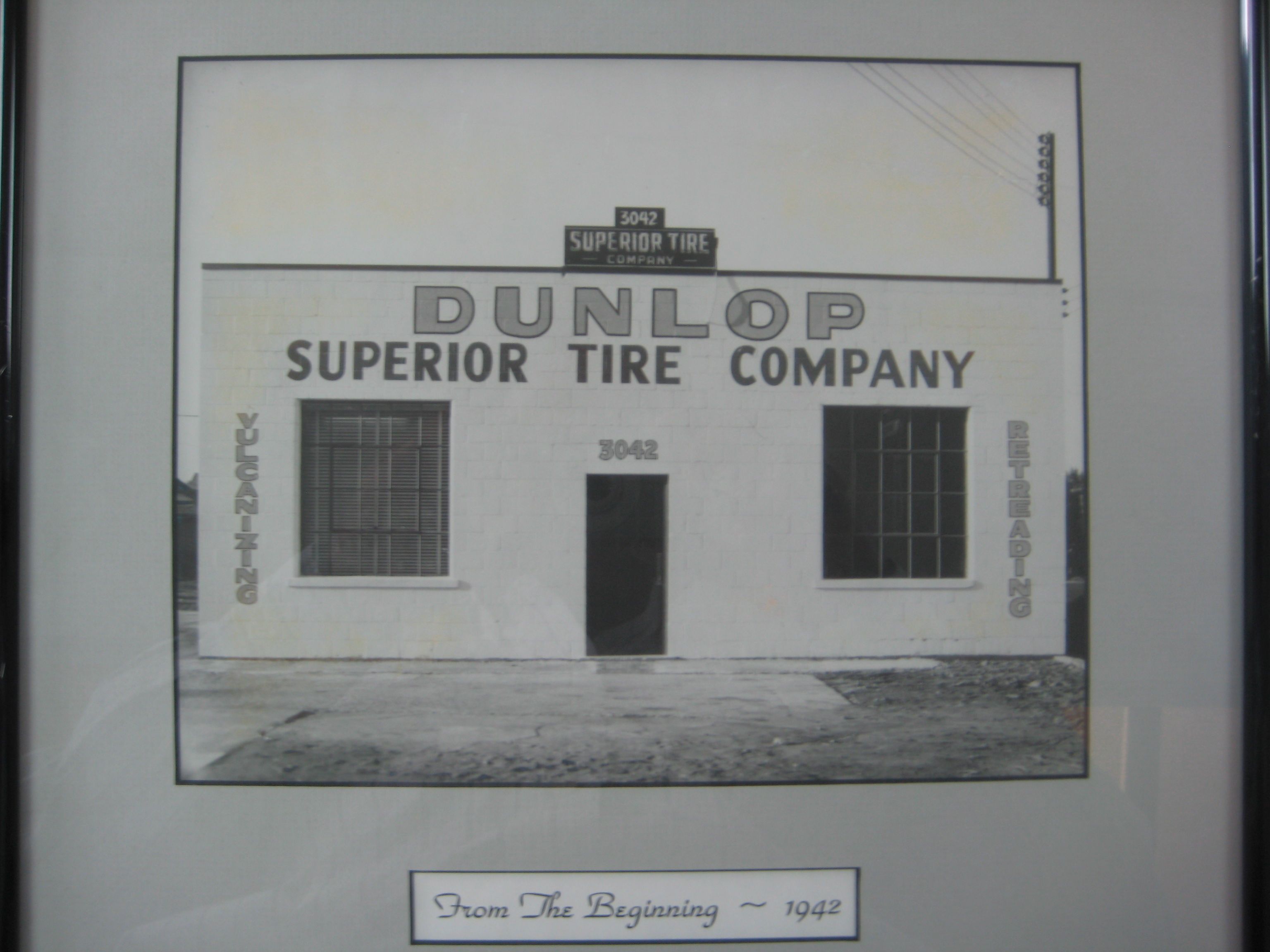 Superior Tire &a; Auto Centres - Logo