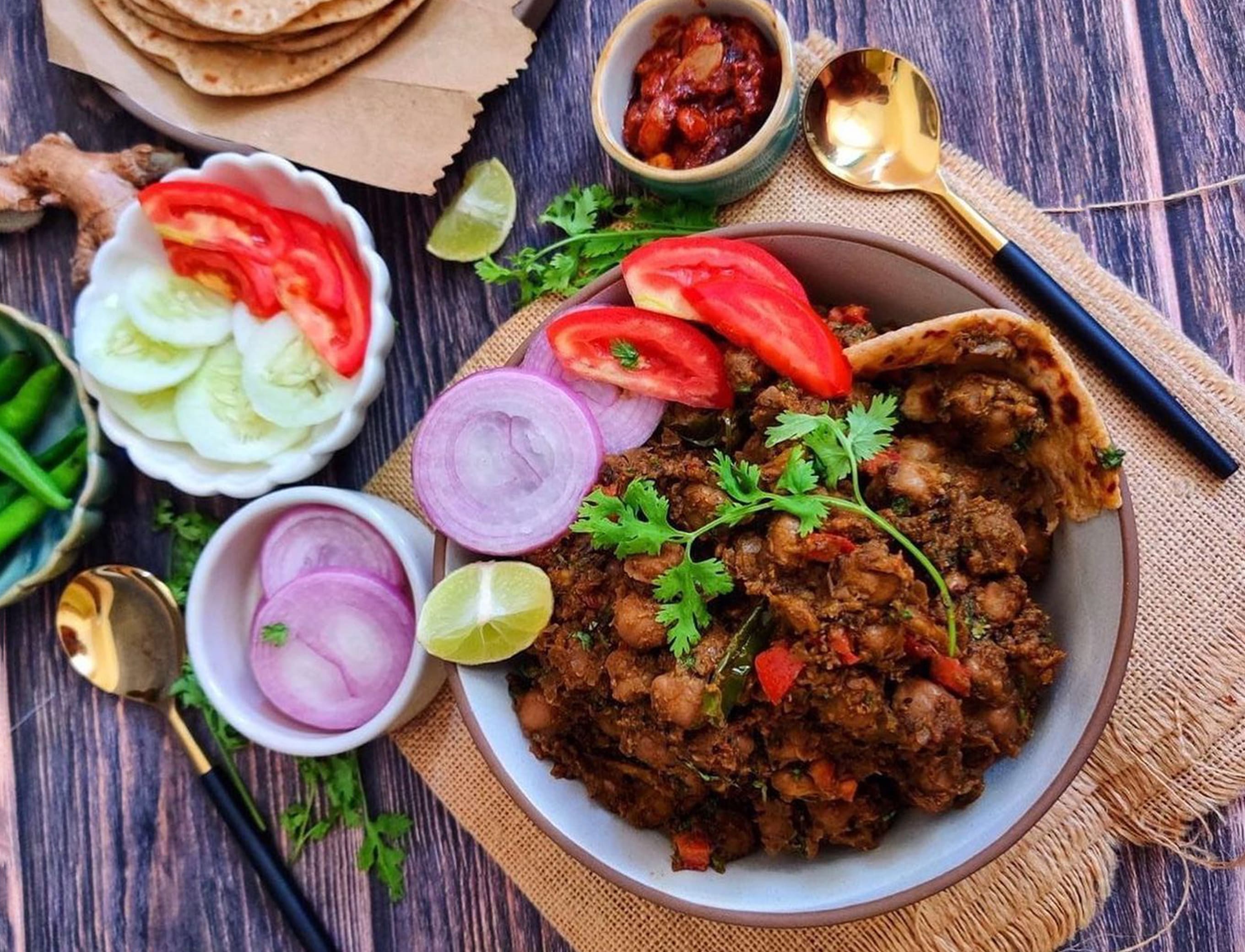 TAJ FOOD HUT - Logo