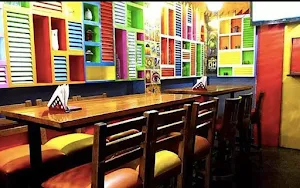Taxi Bar & Cafe - Logo