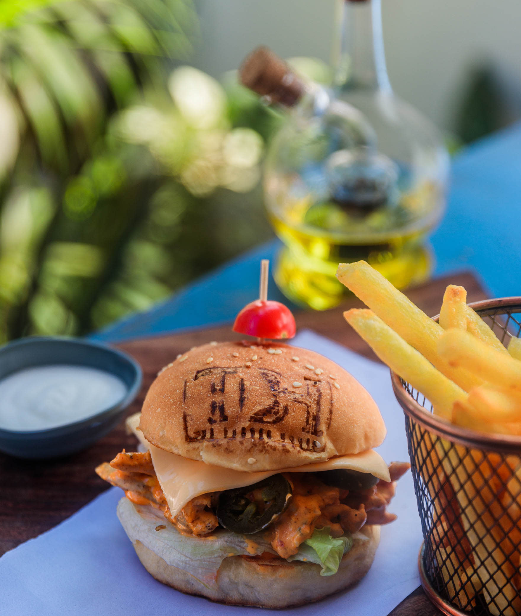 TBH- The Burger House - Logo