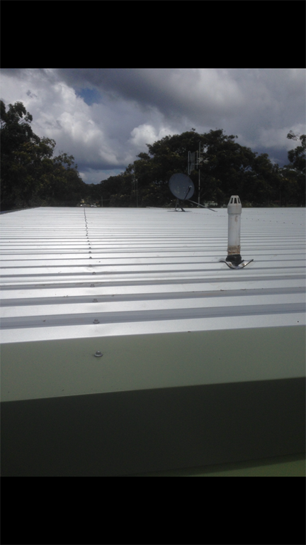Terry Howell Roof & Guttering - Logo