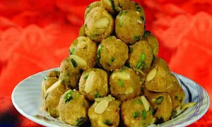 Thaggu Ke Laddu - Cover photo
