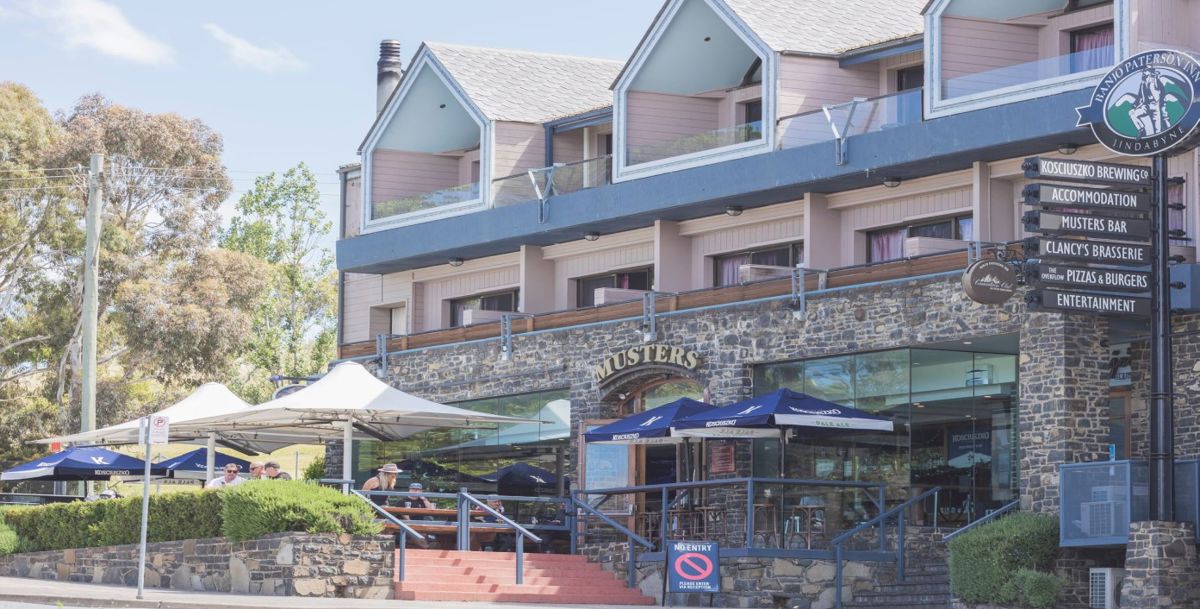 The Banjo Patterson Inn - Logo