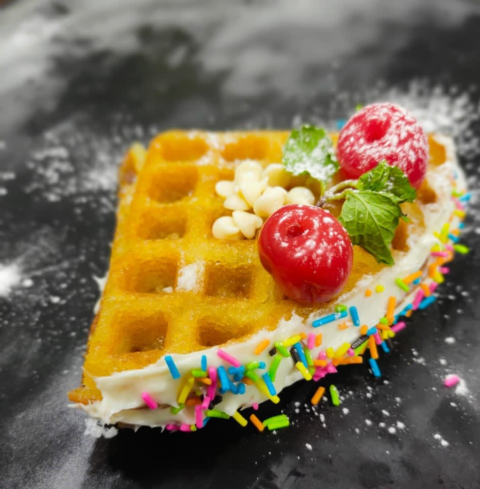 THE BELGIAN WAFFLE HUT - Logo