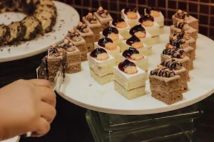 The Cake Deluxe - Logo