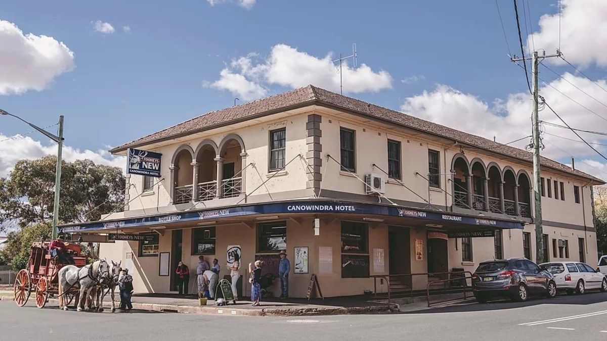 The Canowindra Hotel - Logo
