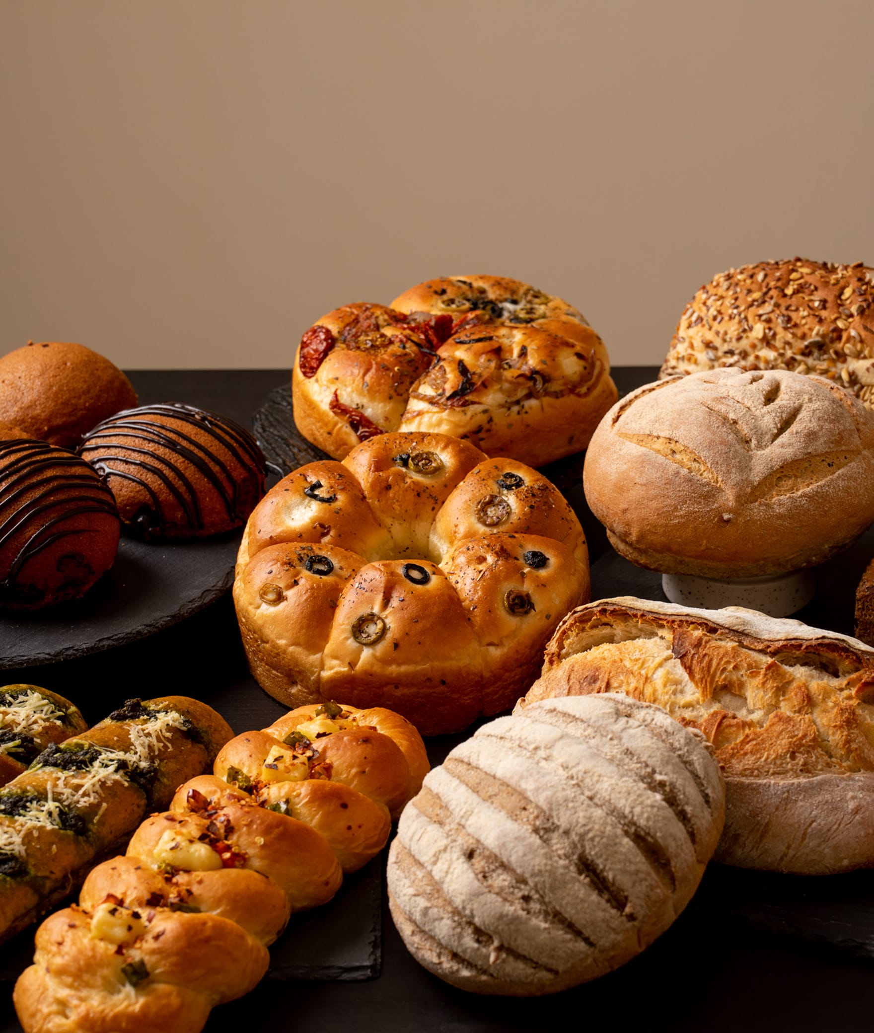 THE DAILY DOUGH - Logo