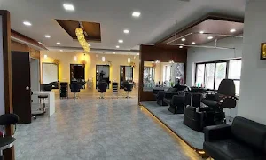 The Hair Coach Salon & Academy - Logo