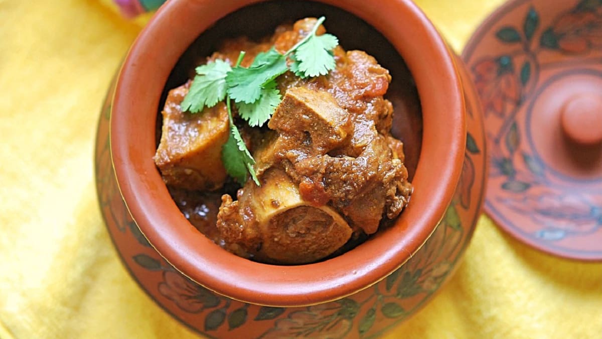 THE HANDI MUTTON KING FAMILY RESTORENT - Logo