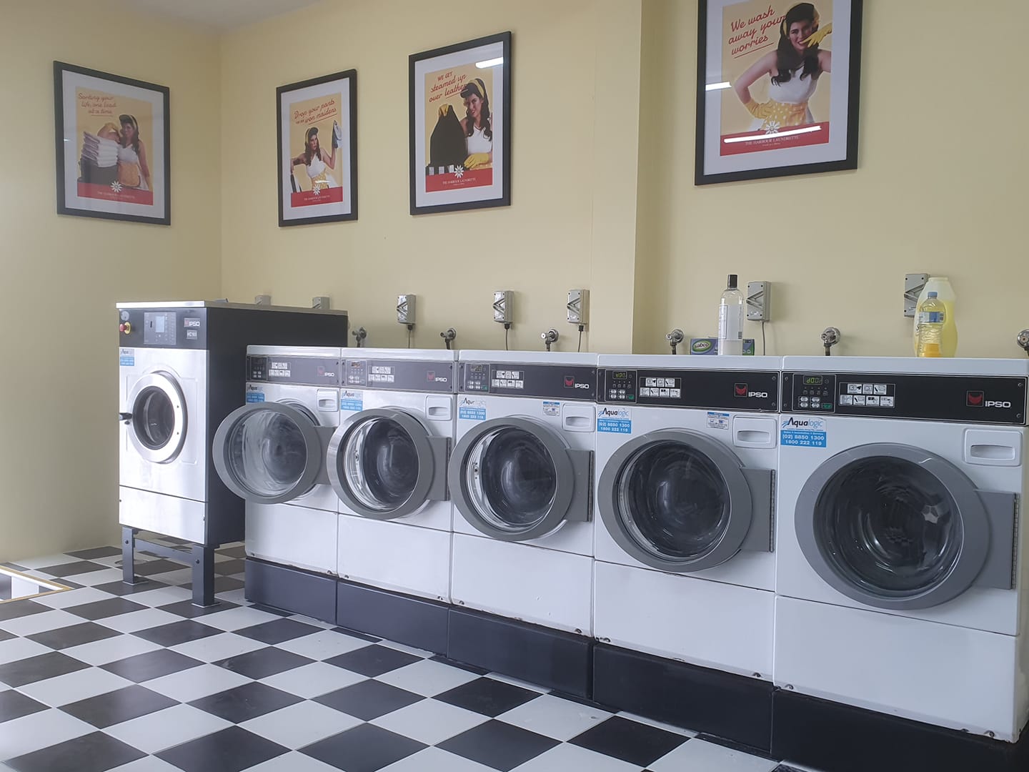 The Harbour Laundrette - Logo