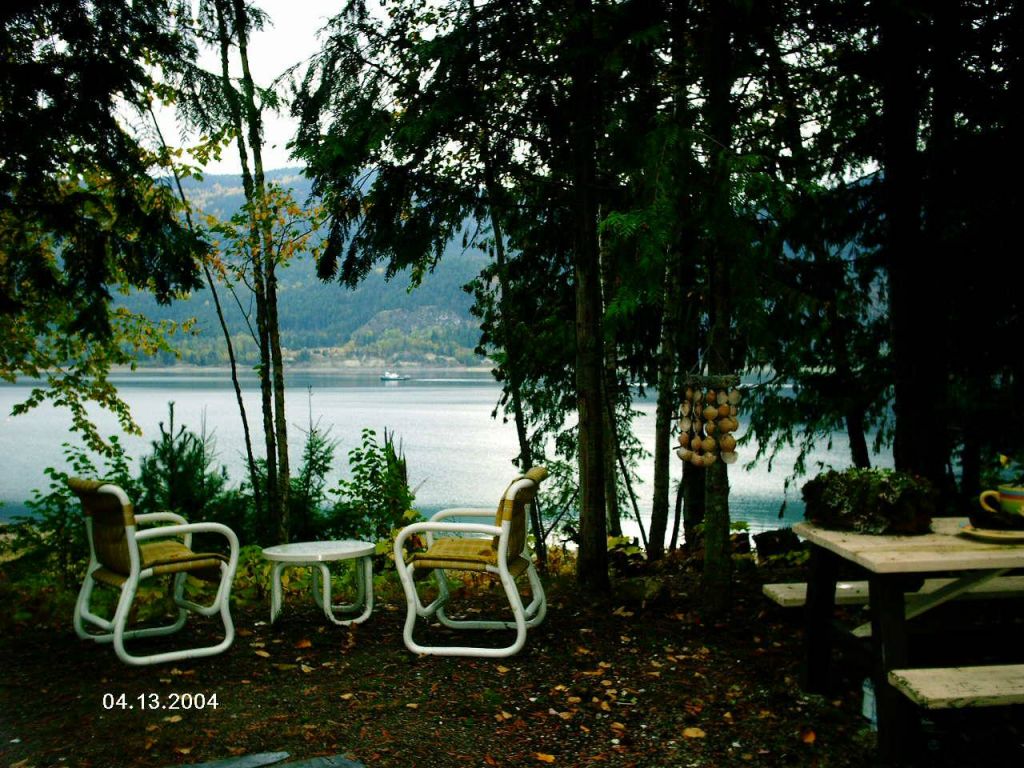 The Hummingbird Cabins &a; Breakfast - Logo