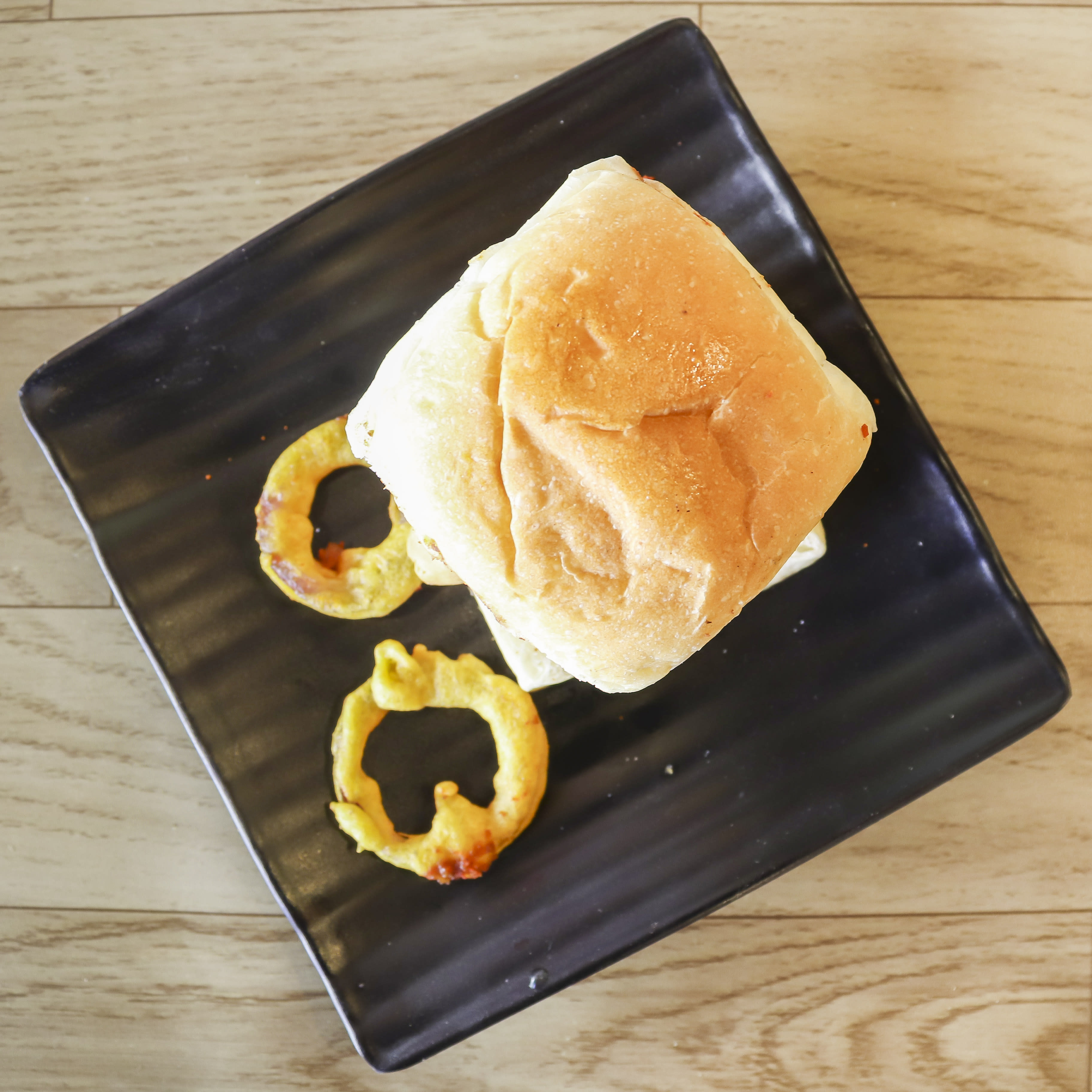 The I m Vadapav and more - Logo