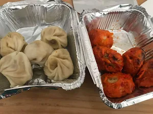 The Momo Box - Logo