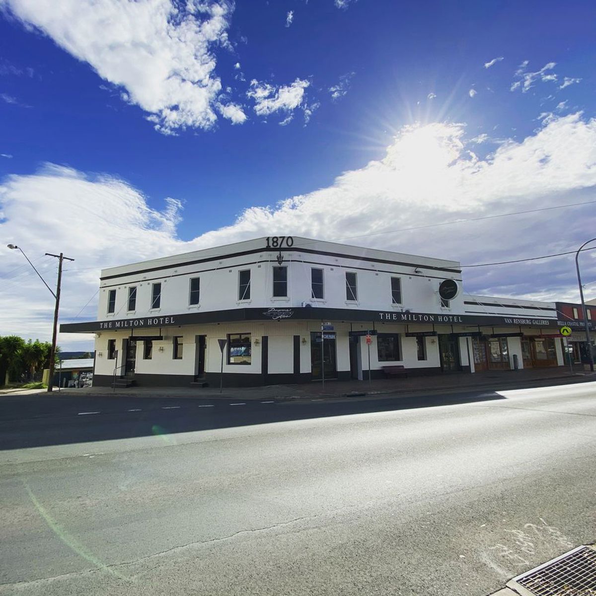 The Milton Hotel - Logo