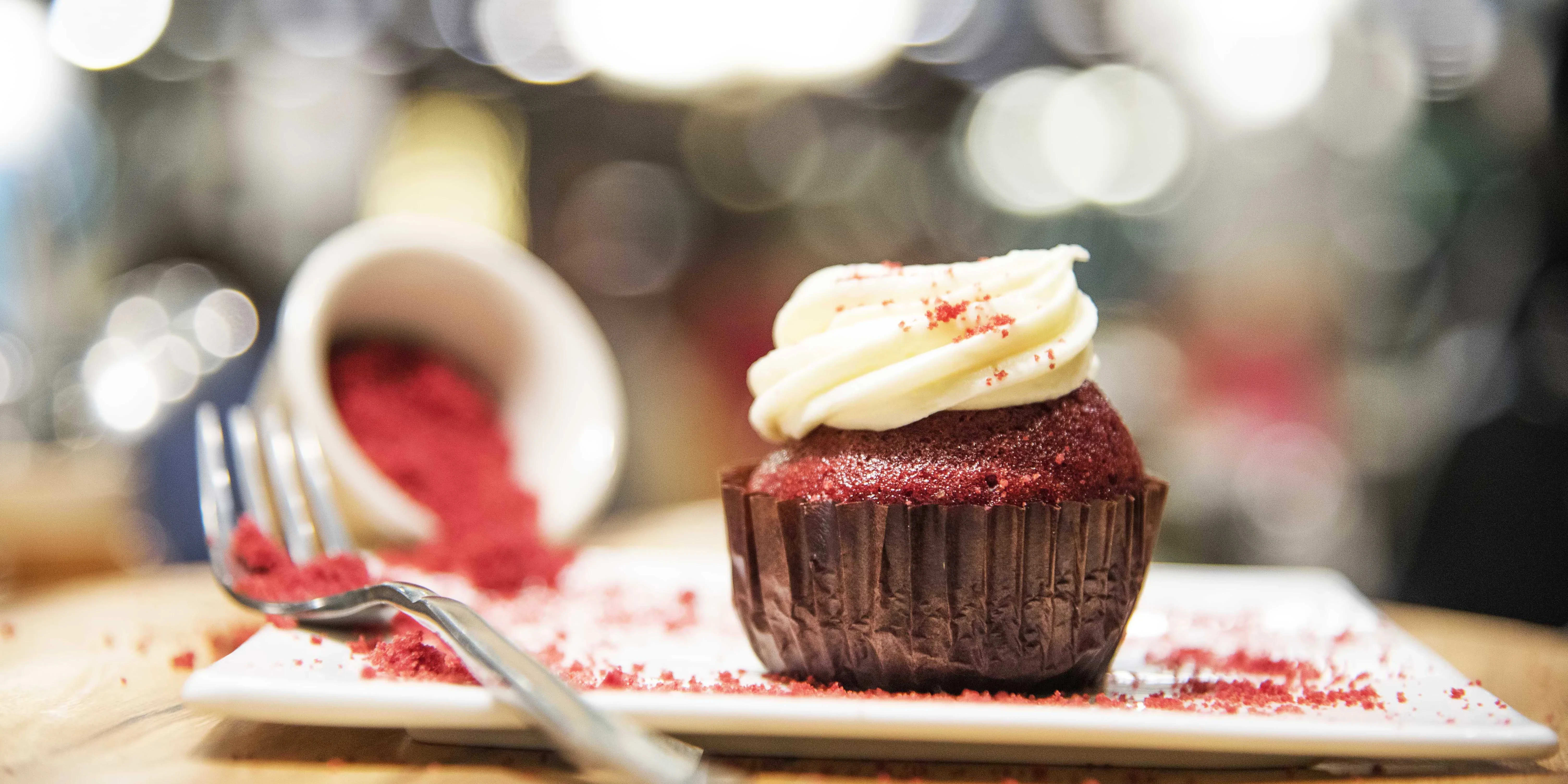 Theos - Patisserie - Logo
