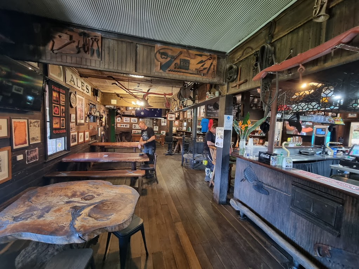 The Pub With No Beer - Logo