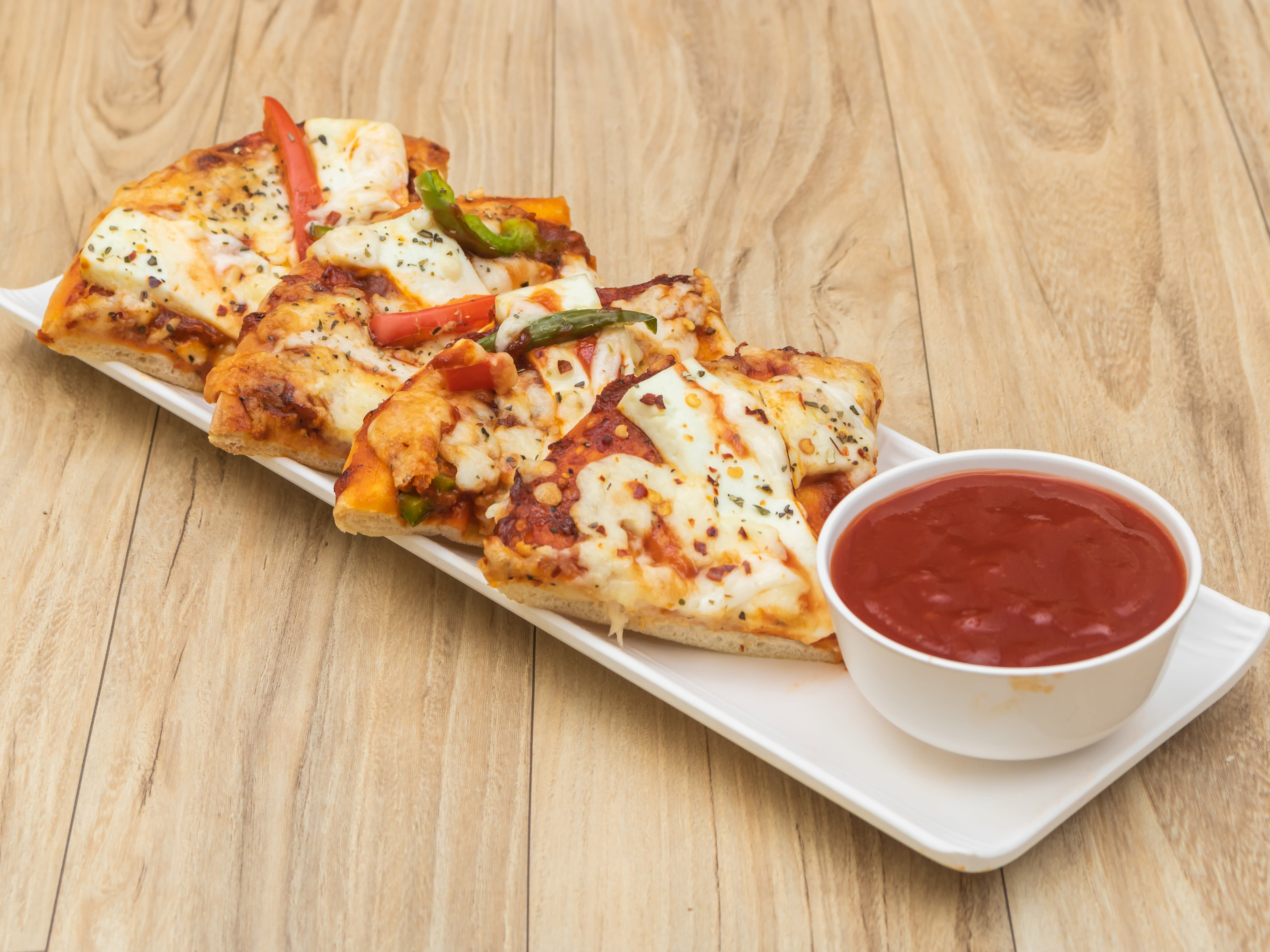 The Queen Pizza Hut - Logo