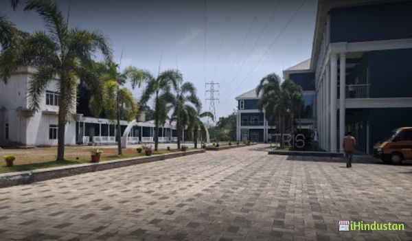 THE RAJAS INTERNATIONAL SCHOOL - Logo