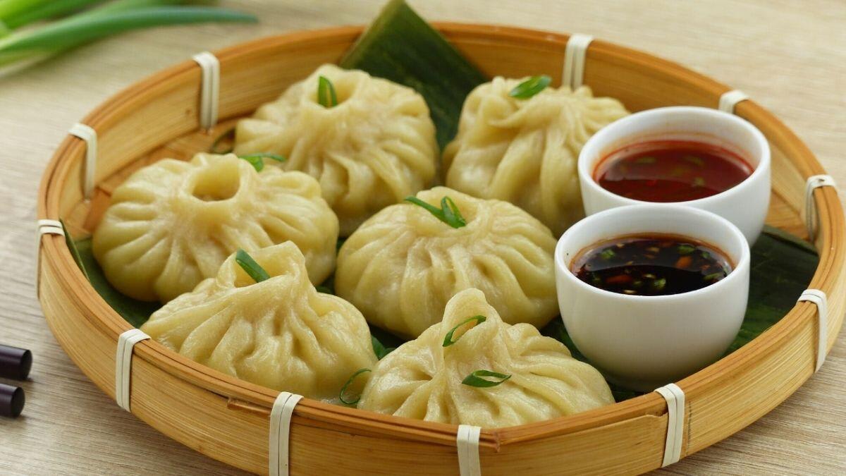THE ROLLS AND MOMOS COMPANY - Logo