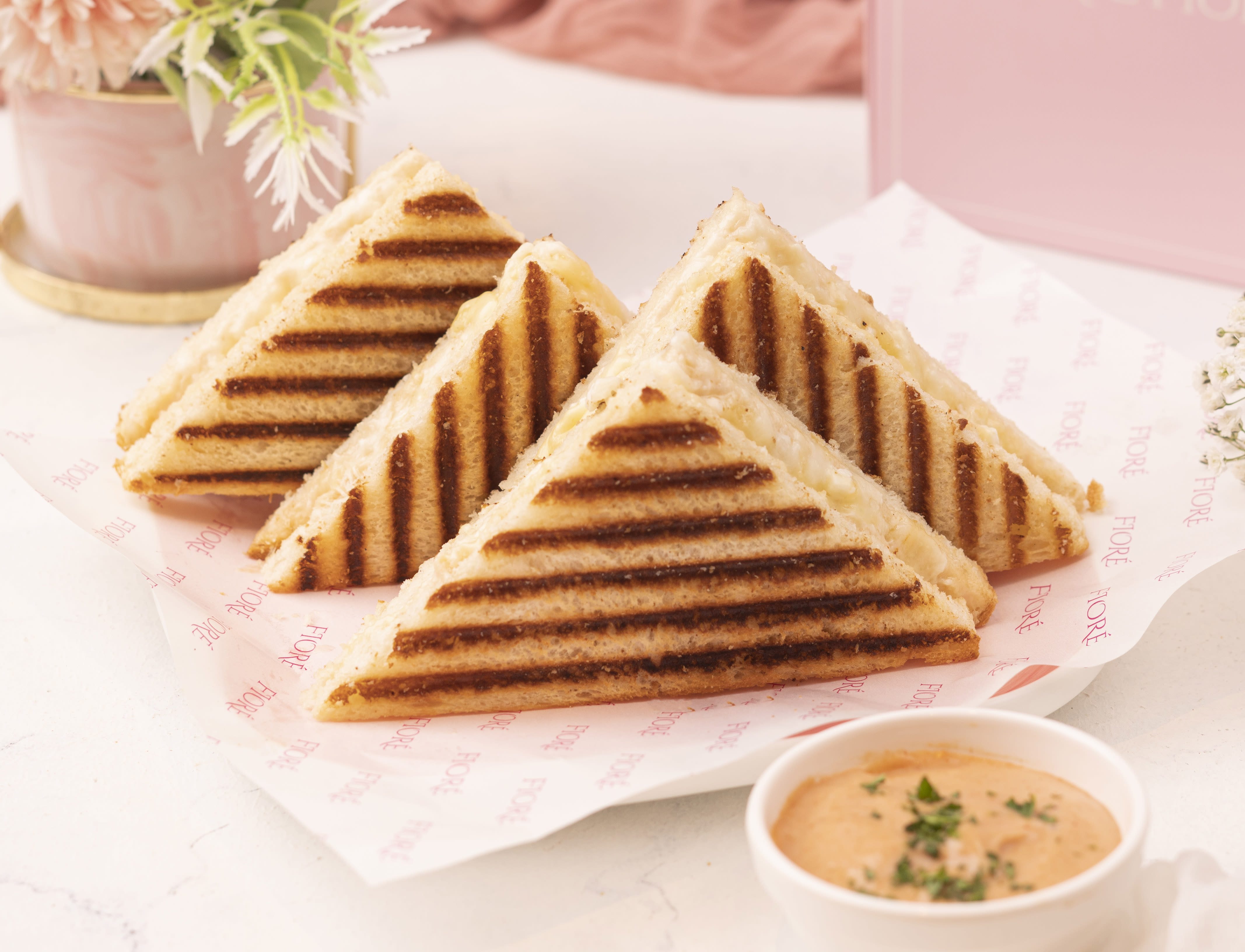 THE SANDWICH MAN - Logo