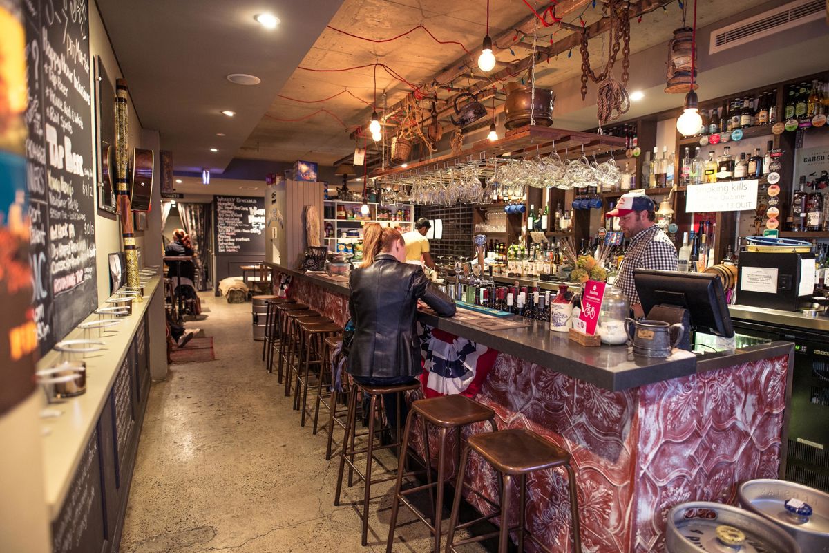 The Town & Country Bar - Logo
