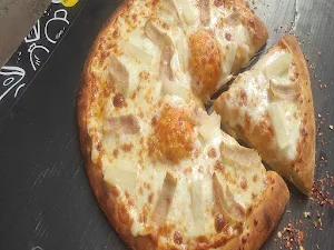 The Ultimate Pizza - Logo