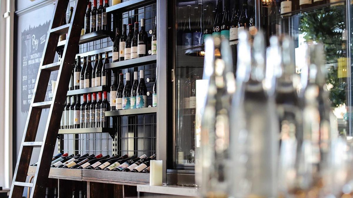 The Victor Wine Room - Logo