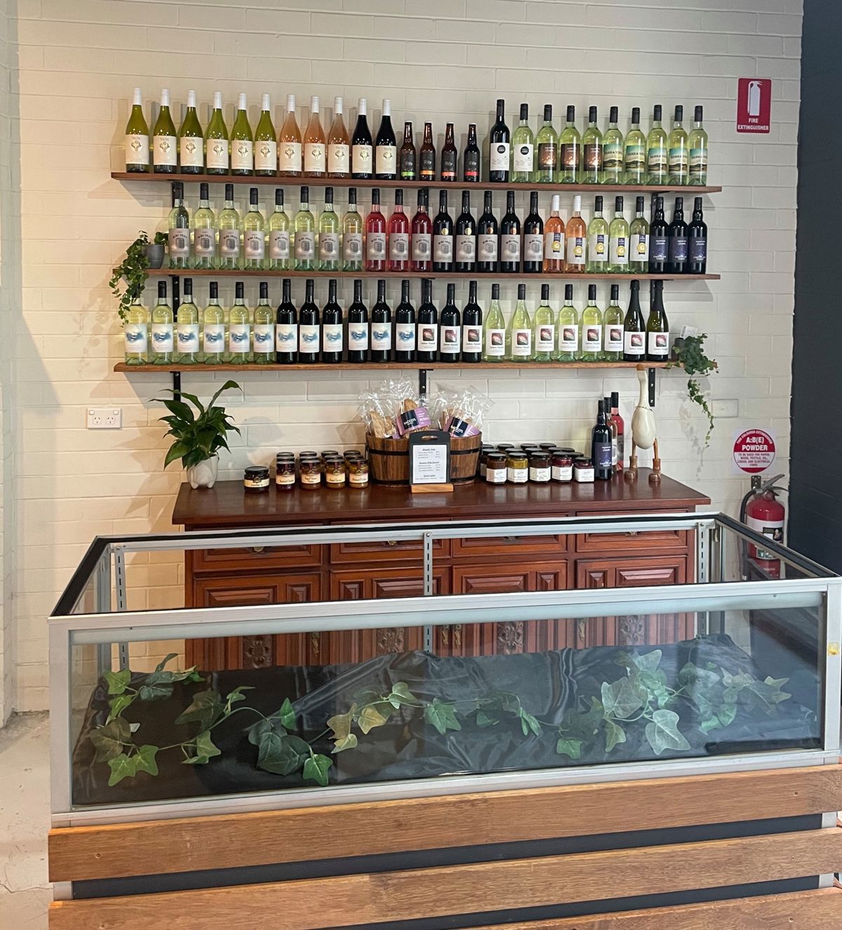 The Wine Hub - Logo