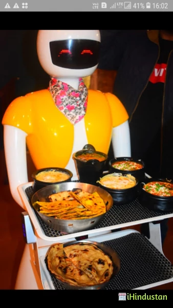 The yellow house_the robot restaurant - Logo
