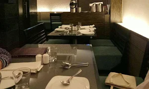 Tiffanys Resto Bar - Cover photo