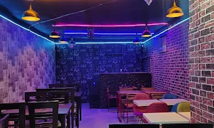 Tom cafe (cafe & resto) - Logo
