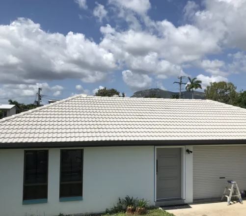 Top Roof NQ–Roof Construction - Logo