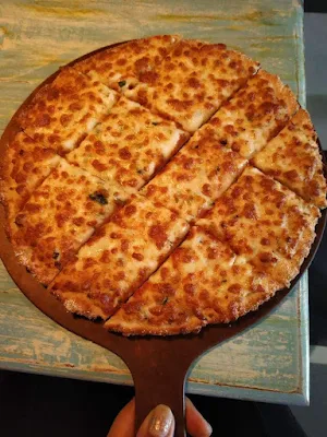 Tossin Pizza - Logo