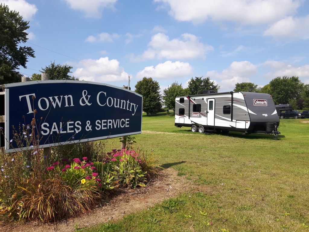 Town &a; Country Sales &a; Service - Logo