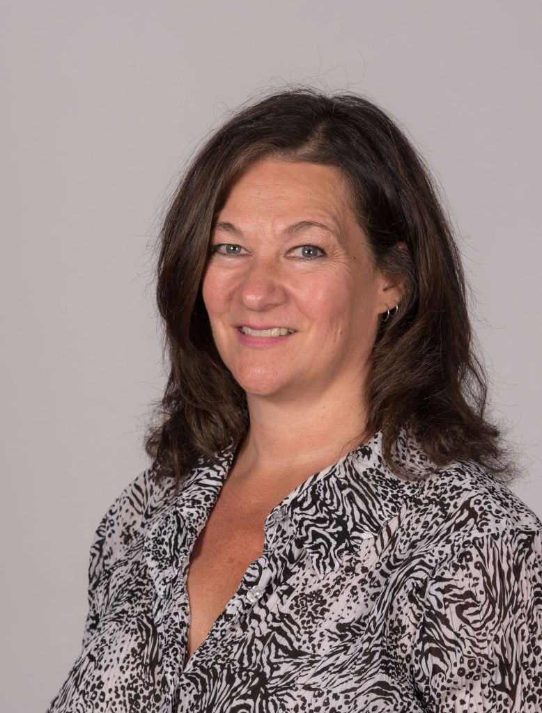 Tracy MacCosham - Logo