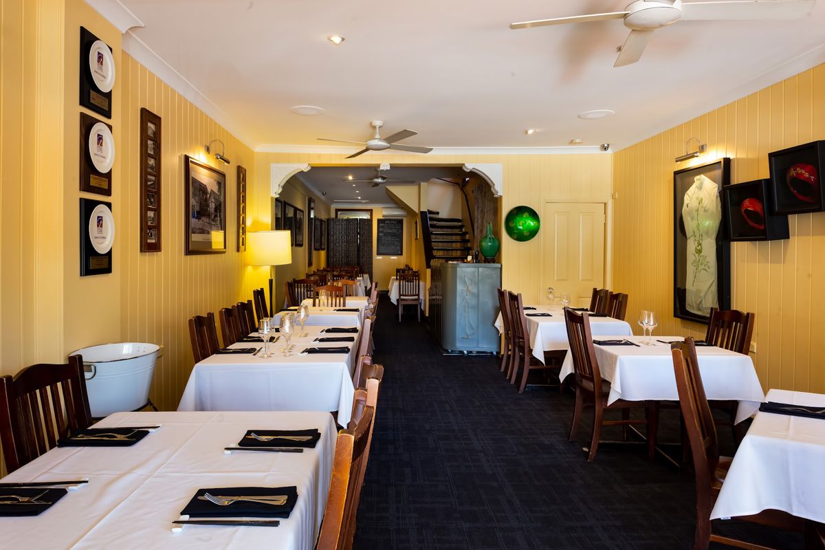 Tran's Restaurant - Logo