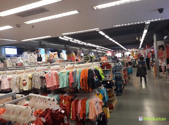 TRINITI MALL - Logo