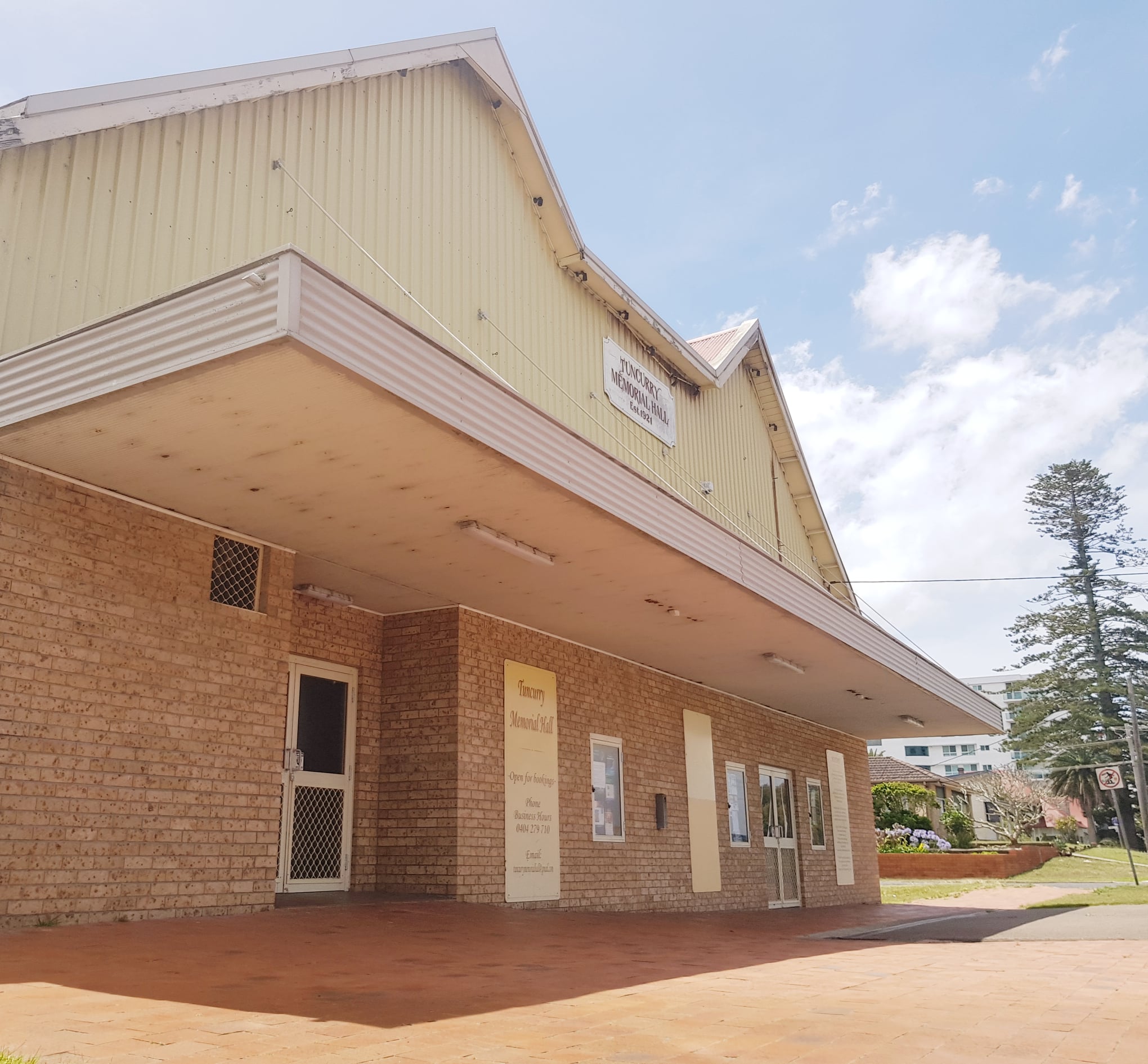 Tuncurry Memorial Hall - Logo